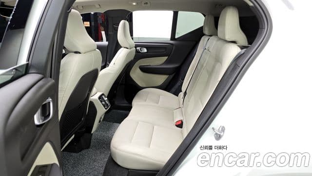 Volvo XC40 B4 Ultra Bright, 2024 13