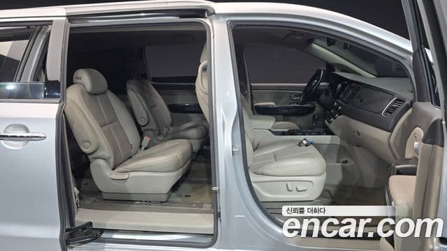 Kia All New Carnival Noblesse, 2015 10
