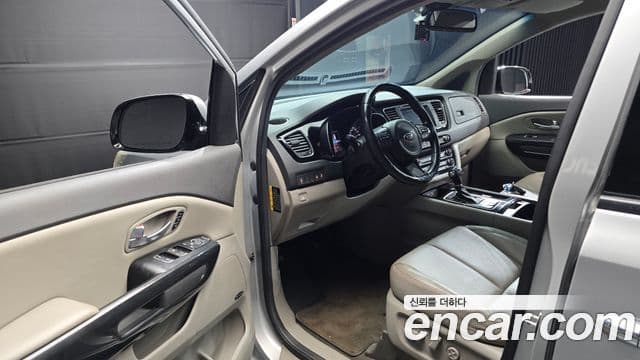 Kia All New Carnival Noblesse, 2015 11
