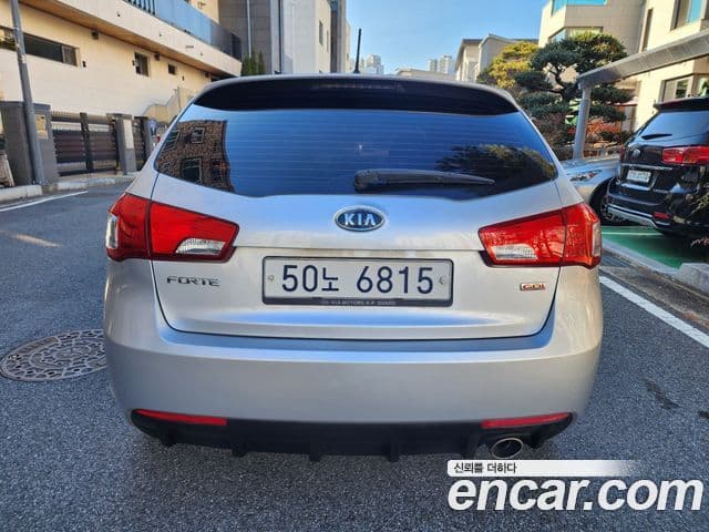 Kia Forte хэтчбек 1.6 GDI Deluxe, 2011 6