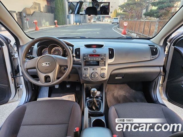 Kia Forte хэтчбек 1.6 GDI Deluxe, 2011 10