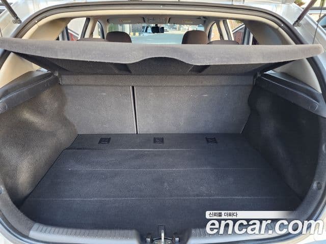 Kia Forte хэтчбек 1.6 GDI Deluxe, 2011 13