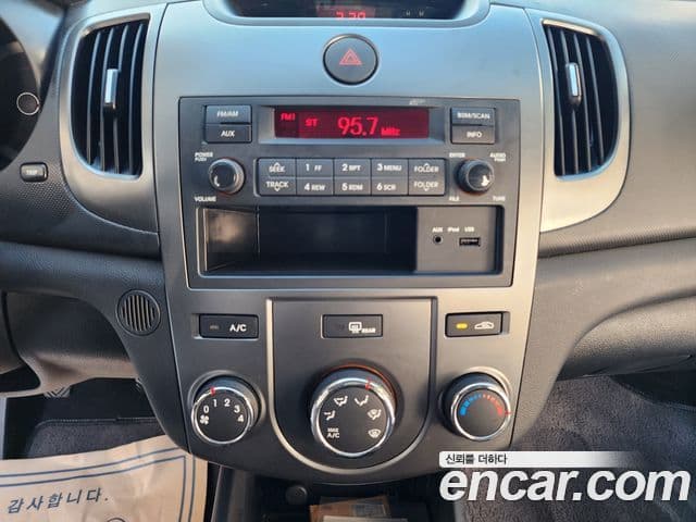 Kia Forte хэтчбек 1.6 GDI Deluxe, 2011 15