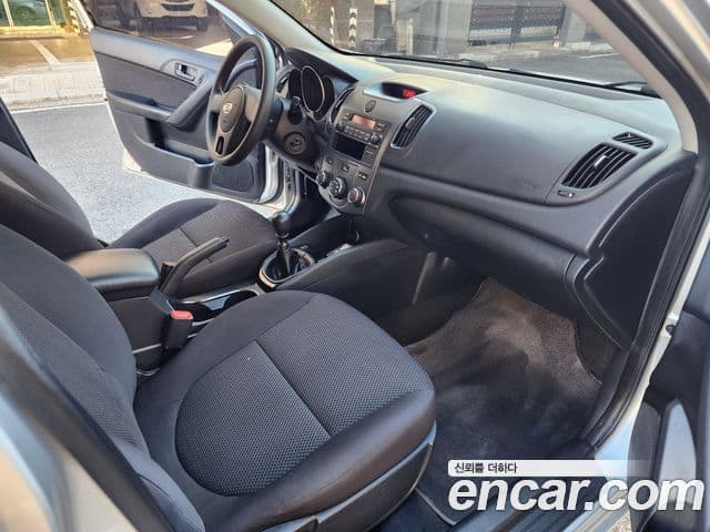 Kia Forte хэтчбек 1.6 GDI Deluxe, 2011 18