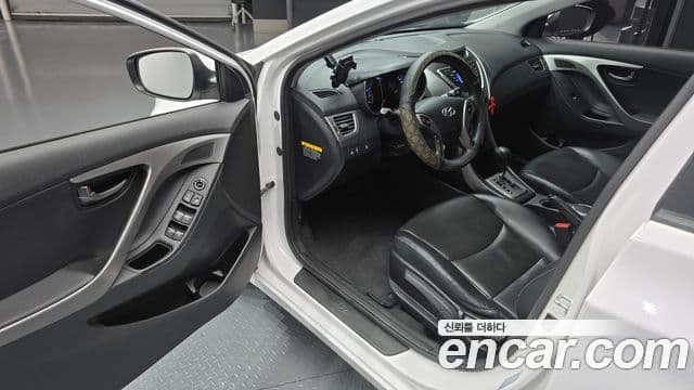 Hyundai Avante MD Style, 2013 11