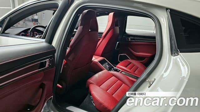 Porsche Panamera (971), 2019 11