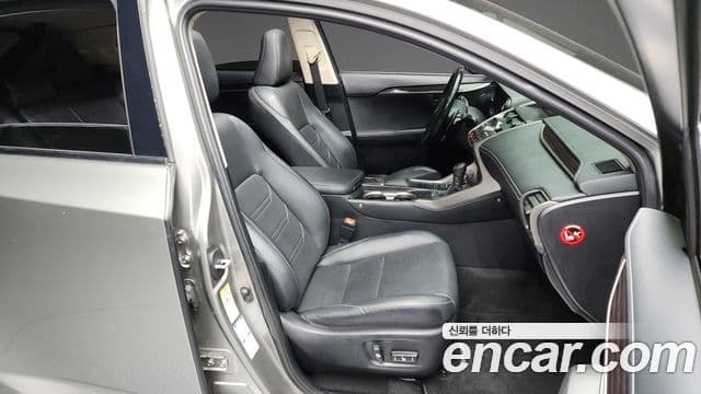 Lexus NX300h Executive, 2018 11