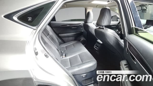 Lexus NX300h Executive, 2018 12