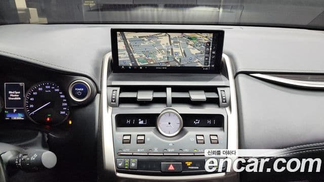 Lexus NX300h Executive, 2018 14