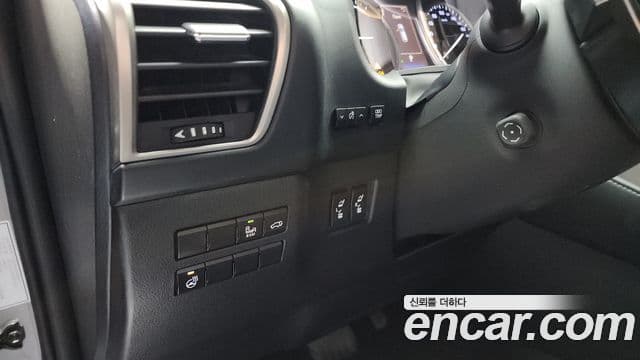 Lexus NX300h Executive, 2018 16