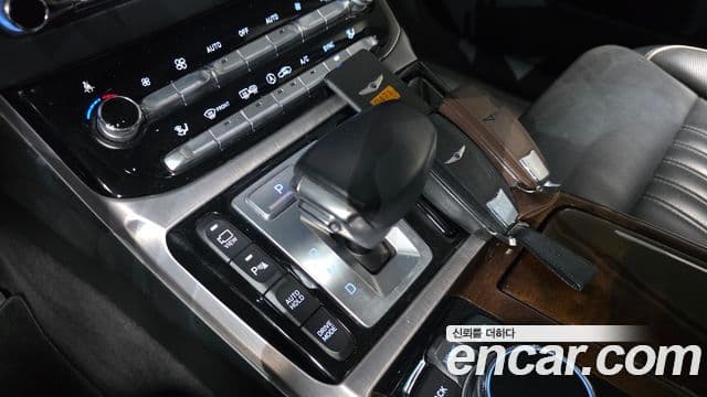 Genesis EQ900 Prestige, 2016 9