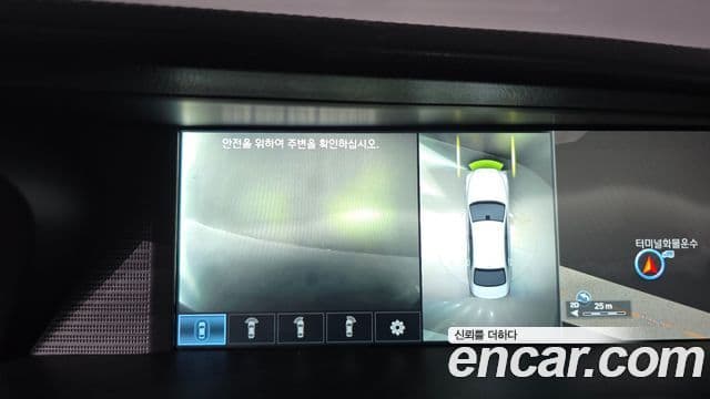 Genesis EQ900 Prestige, 2016 16