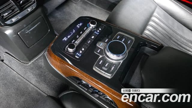 Genesis EQ900 Prestige, 2016 18