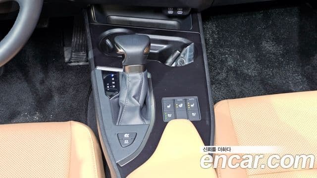 Lexus UX250h, 2024 9