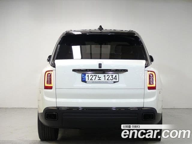 Rolls-Royce Cullinan 6.7 V12 чёрный эмблема, badge, 2021 3