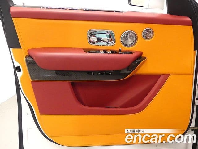 Rolls-Royce Cullinan 6.7 V12 чёрный эмблема, badge, 2021 17