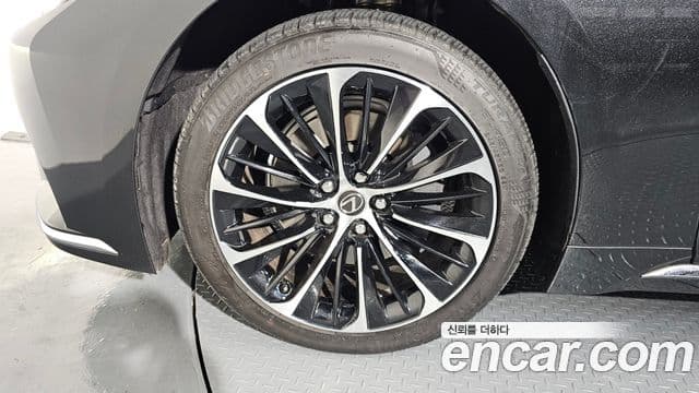 Lexus LS500 5세대 3.5 Luxury AWD, 2023 все фото