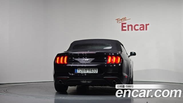 Ford Mustang кабриолет, 2022 4