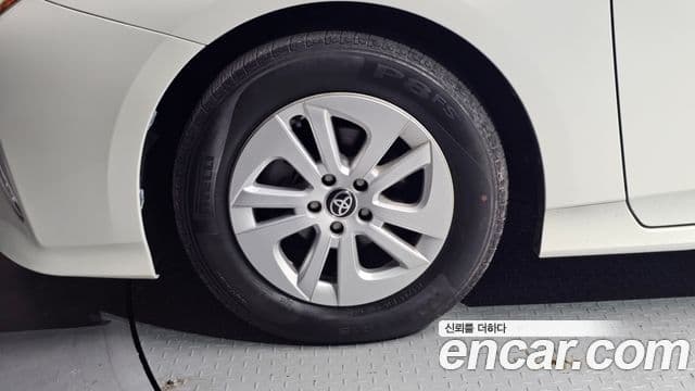 Toyota 프리우스 4세대 1.8 E, 2016 все фото