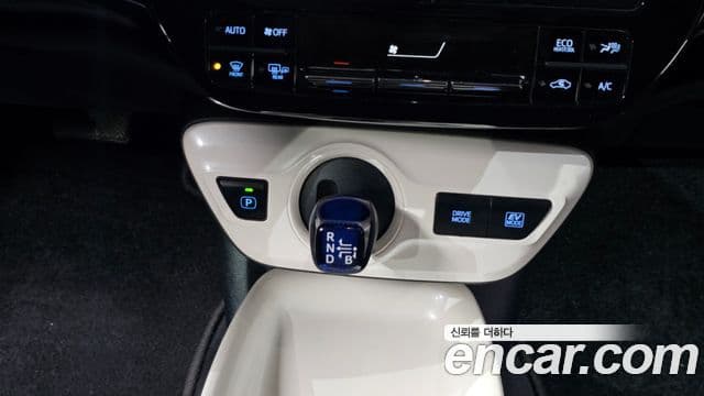 Toyota 프리우스 4세대 1.8 E, 2016 9