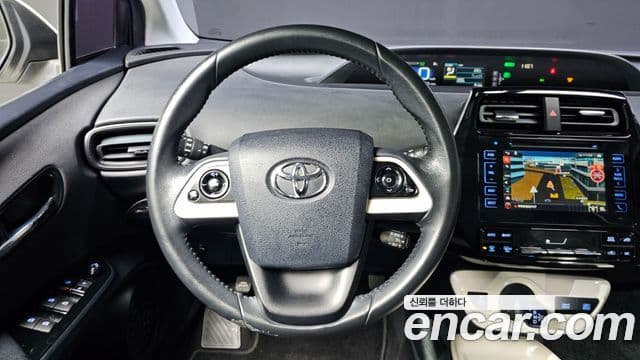 Toyota 프리우스 4세대 1.8 E, 2016 13