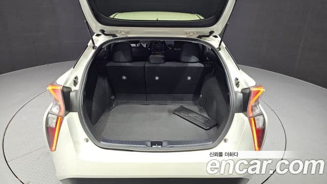Toyota 프리우스 4세대 1.8 E, 2016 20