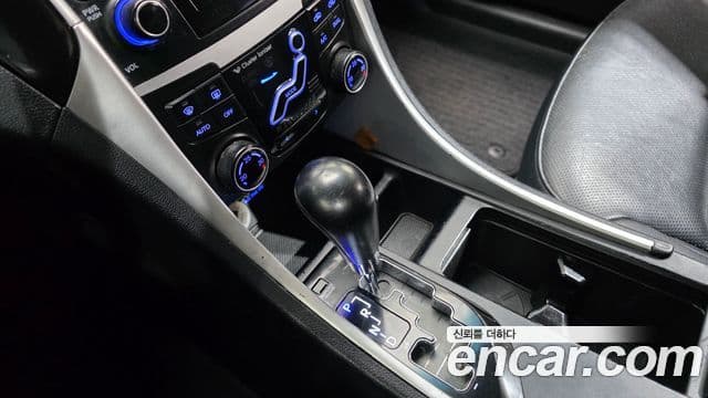 Hyundai YF Sonata чёрный, 2011 9