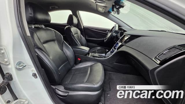 Hyundai YF Sonata чёрный, 2011 10