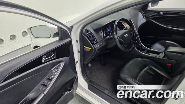 Hyundai YF Sonata чёрный, 2011 11