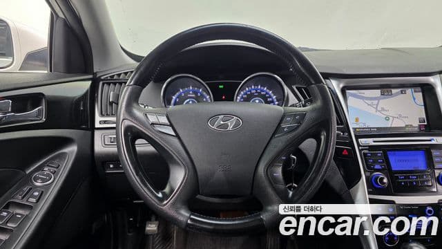 Hyundai YF Sonata чёрный, 2011 13