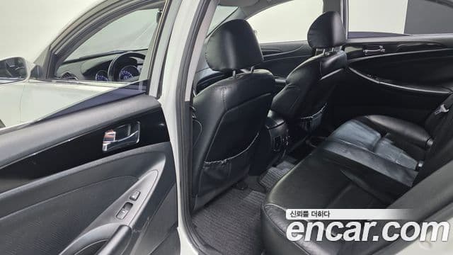 Hyundai YF Sonata чёрный, 2011 18