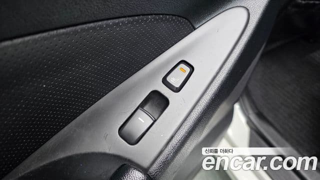 Hyundai YF Sonata чёрный, 2011 19