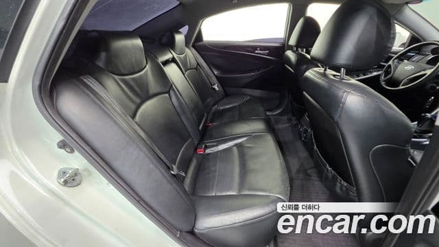 Hyundai YF Sonata чёрный, 2011 20