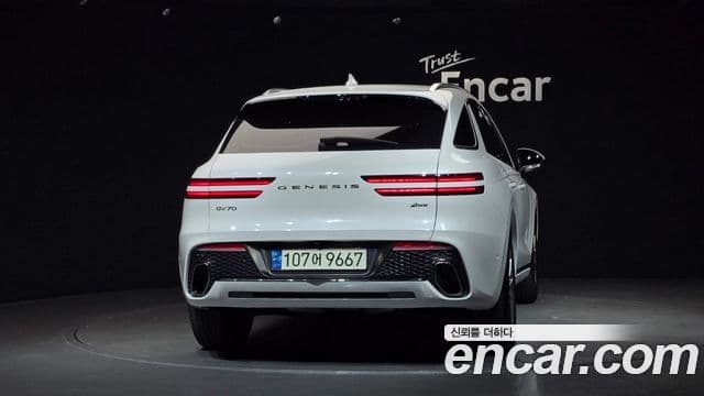 Genesis GV70, 2021 4