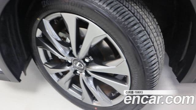 Lexus UX300h 2.0 F-Sport 2WD, 2025 все фото