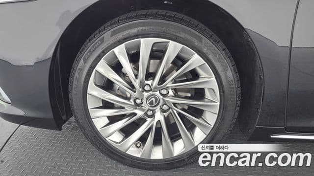 Lexus ES300h 7세대 Executive, 2026 все фото