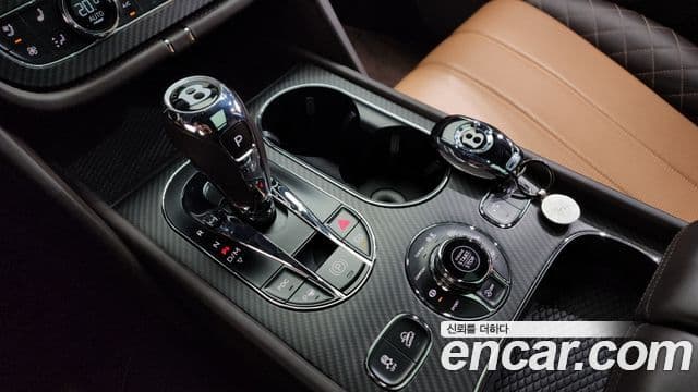 Bentley Bentayga, 2018 9