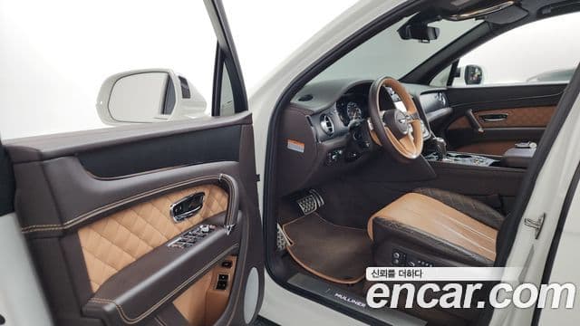 Bentley Bentayga, 2018 10