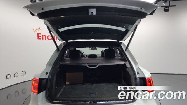 Bentley Bentayga, 2018 20