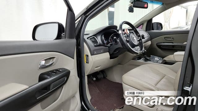Kia All New Carnival Luxury, 2016 10