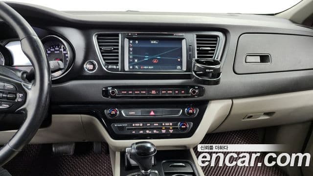 Kia All New Carnival Luxury, 2016 14