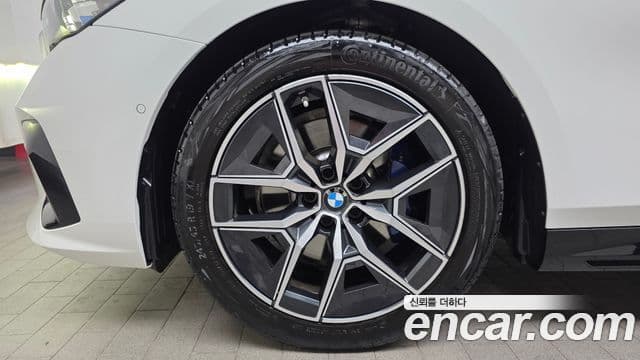 BMW 5시리즈 (G60) 520i M Sport, 2025 все фото