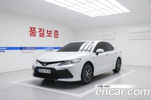 Toyota 캠리 (XV70) 2.5 XLE гибрид