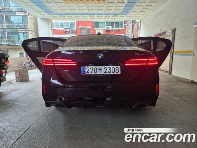 BMW 5시리즈 (G60) 523d M Sport, 2025 все фото