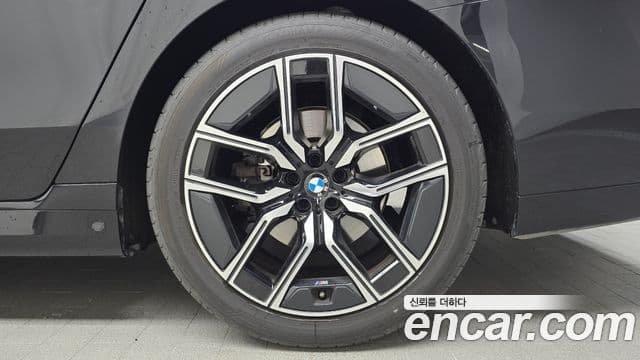 BMW 7시리즈 (G70) 740d xDrive M Sport, 2025 все фото