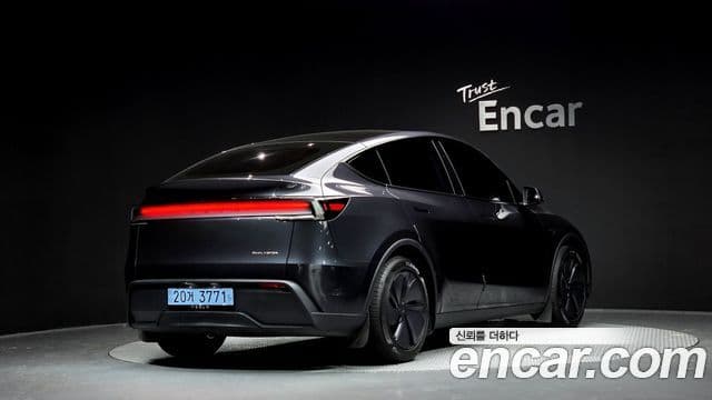 Tesla модель Y Long Range, 2025 2