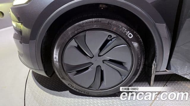 Tesla модель Y Long Range, 2025 все фото