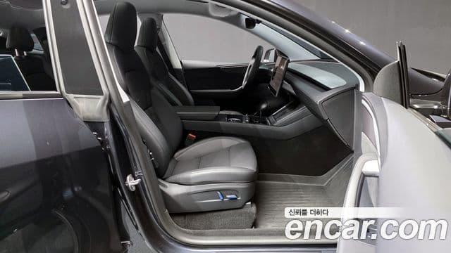 Tesla модель Y Long Range, 2025 11