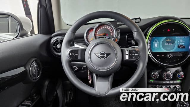 Mini Cooper 3세대, 2022 13