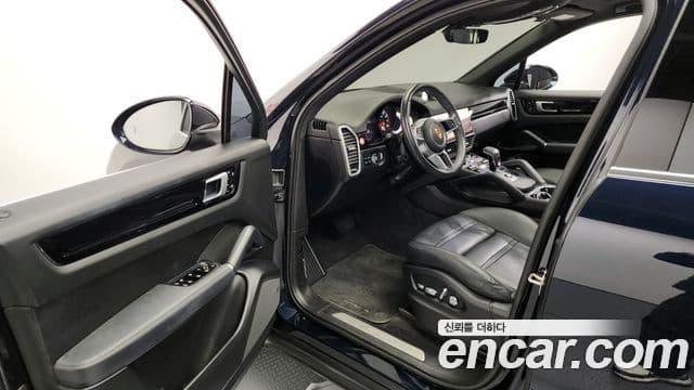 Porsche Cayenne (PO536), 2021 10